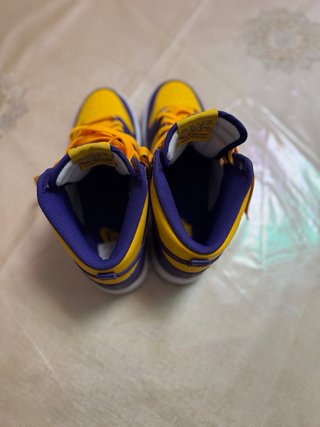 Nike Jordan Morado y Amarillo