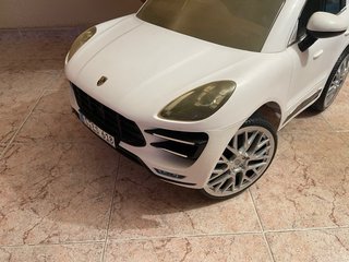 Coche eléctrico infantil