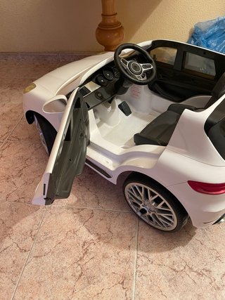 Coche eléctrico infantil
