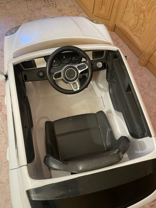 Coche eléctrico infantil