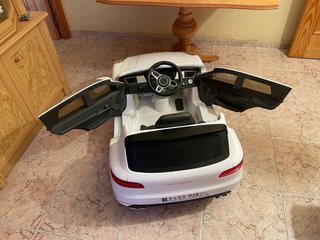 Coche eléctrico infantil