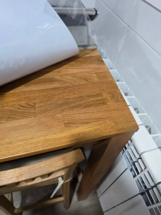Mesa de cocina madera y metal Y dos taburetes