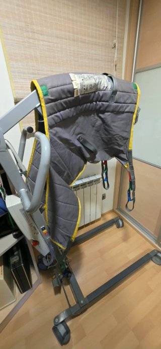 Cama y grua hospital