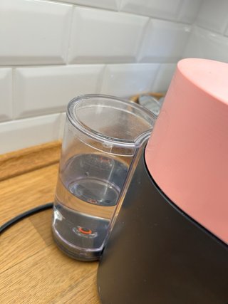 Cafetera Nespresso DeLonghi Rosa y Negra