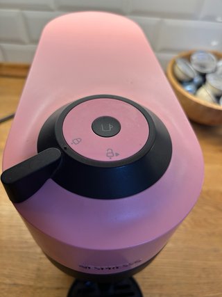 Cafetera Nespresso DeLonghi Rosa y Negra