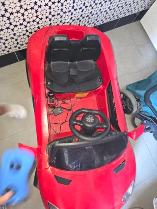 Coche eléctrico infantil