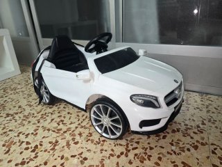 Coche eléctrico infantil
