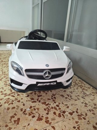 Coche eléctrico infantil