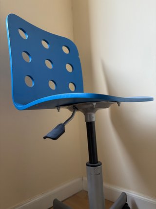 Silla Ikea Jules giratoria azul con ruedas