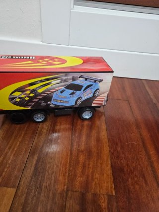 Camión doble remolque coches de carreras