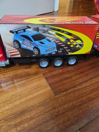 Camión doble remolque coches de carreras