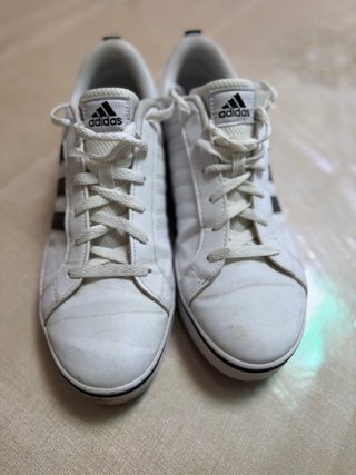 Zapatillas Adidas Blancas y Negras