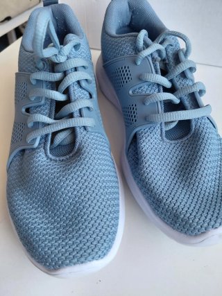 Zapatillas Deportivas Azules y Blancas