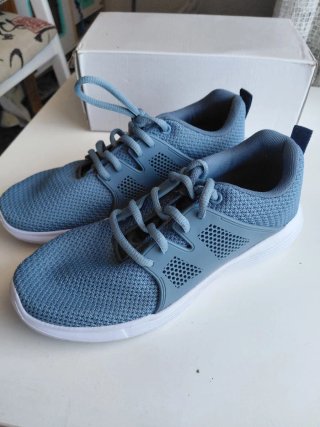 Zapatillas Deportivas Azules y Blancas