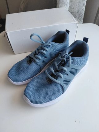 Zapatillas Deportivas Azules y Blancas