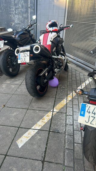 Yamaha MT-01 Naked Roja y Blanca