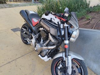 Yamaha MT-01 Naked Roja y Blanca