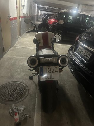 Yamaha MT-01 Naked Roja y Blanca