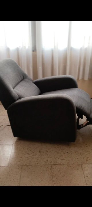 Sillón relax eléctrico y muy cómodo. Tela gris