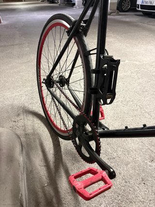 Bicicleta Fixie Negra con freno delantero y traser