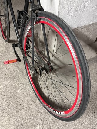 Bicicleta Fixie Negra con freno delantero y traser