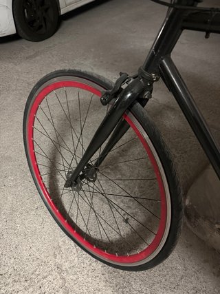Bicicleta Fixie Negra con freno delantero y traser
