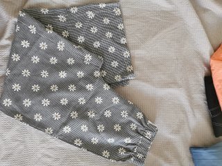 Pantalón fluido estampado flores