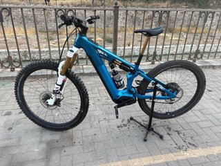 Bicicleta Eléctrica Cube Stereo Hybrid One 77