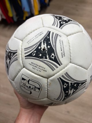 Balón Adidas Questra Vintage FIFA