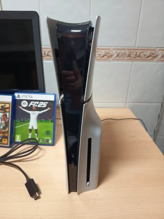 Consola PS5 con 4 juegos