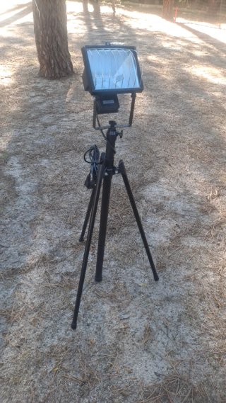 Foco LED con trípode