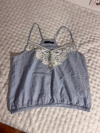 Blusa de tirantes con encaje