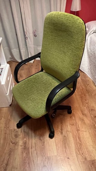 Cama nido, estantería y mesilla , 2 mesas estudio