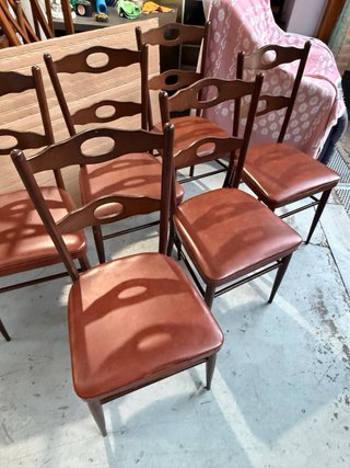 Conjunto de 6 sillas de madera