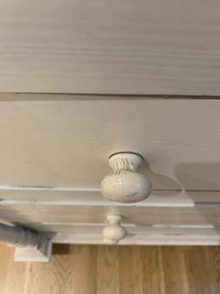 Cómoda antigua de pino macizo blanca