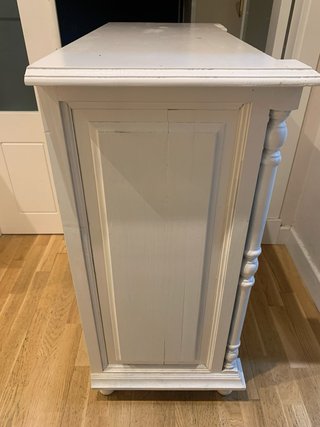 Cómoda antigua de pino macizo blanca