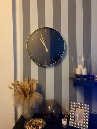 Reloj de pared moderno negro y dorado 45cm