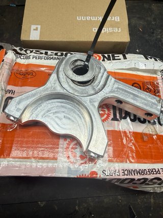 Adaptador Pinza Freno Radial 4 Pistones SCOOT