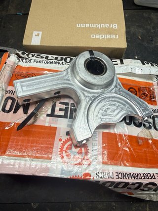 Adaptador Pinza Freno Radial 4 Pistones SCOOT