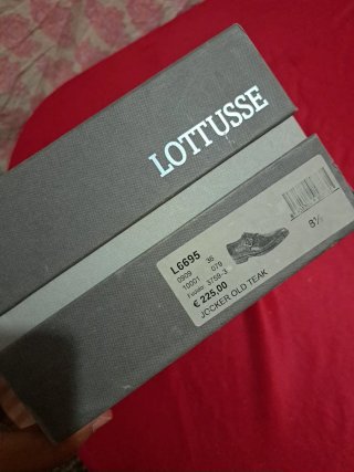 Zapatos de vestir marrones con hebilla