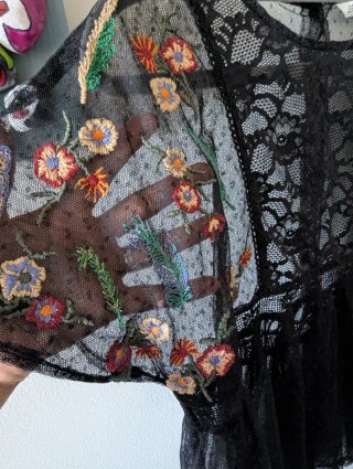 Blusa Zara Transparente Bordada Floral Preta