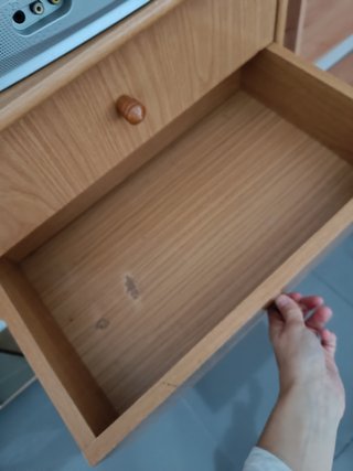 Estanterías madera y cómoda 5 cajones