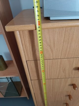 Estanterías madera y cómoda 5 cajones