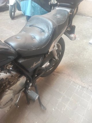 Moto Yamaha Especial 250cc Negra/Plateada