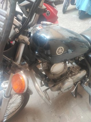 Moto Yamaha Especial 250cc Negra/Plateada