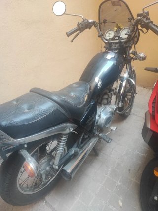 Moto Yamaha Especial 250cc Negra/Plateada