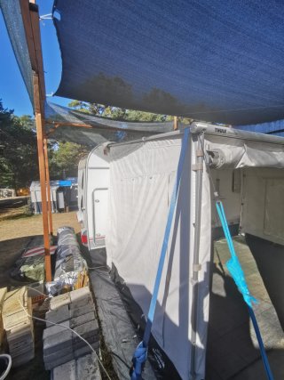Toldo Thule Omnistor 4m con cerramiento