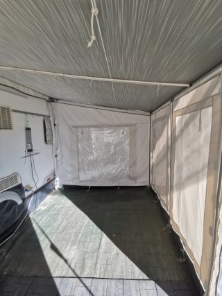 Toldo Thule Omnistor 4m con cerramiento