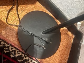 Lámpara de pie moderna negra