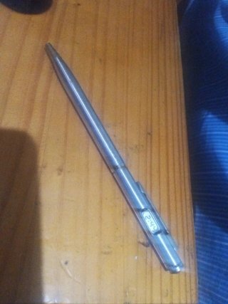 Bolígrafo metálico con pantalla digital